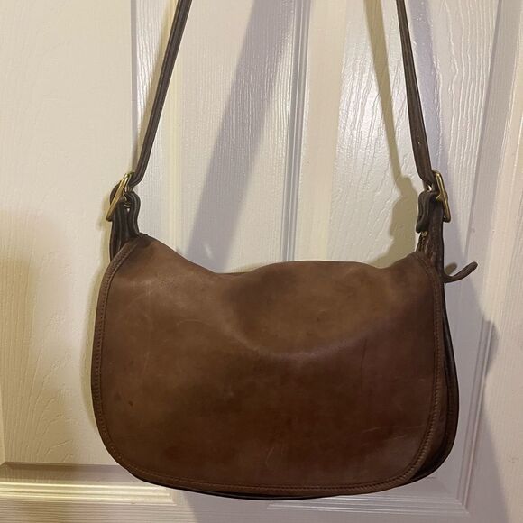 Elegant Brown Leather messenger Shoulder Bag - Picture 1 of 16